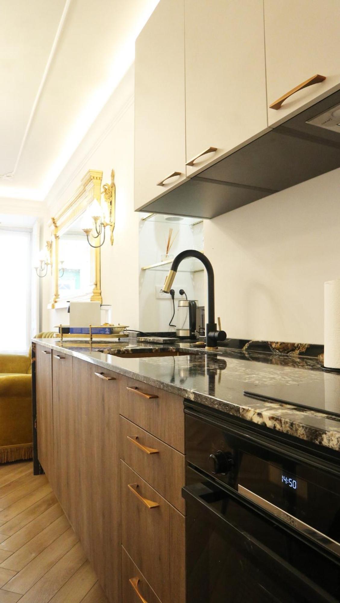 Apartment New Exquisite Cozy Baroque Apartment Portuguese Soul 2P